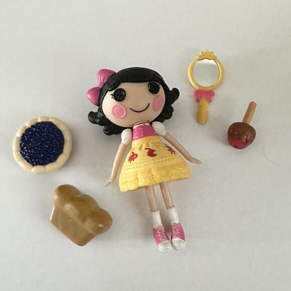Mini Lalaloopsy Snowy Fairest Doll And Accessories Collectible Toy - Picture 1 of 3